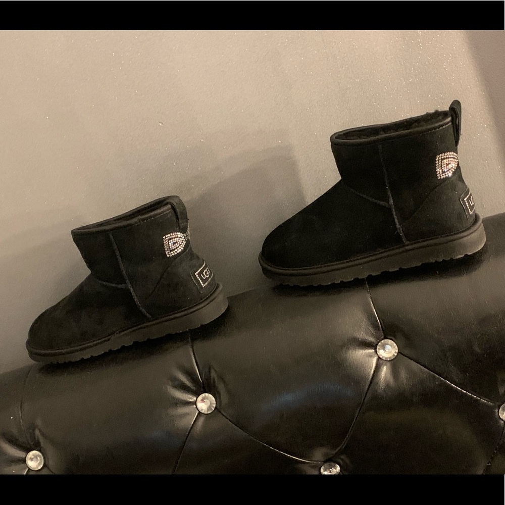 Brand new women Ugg’s size 6 with crystals